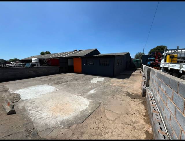 200M² WORKSHOP TO LET IN VULCANIA